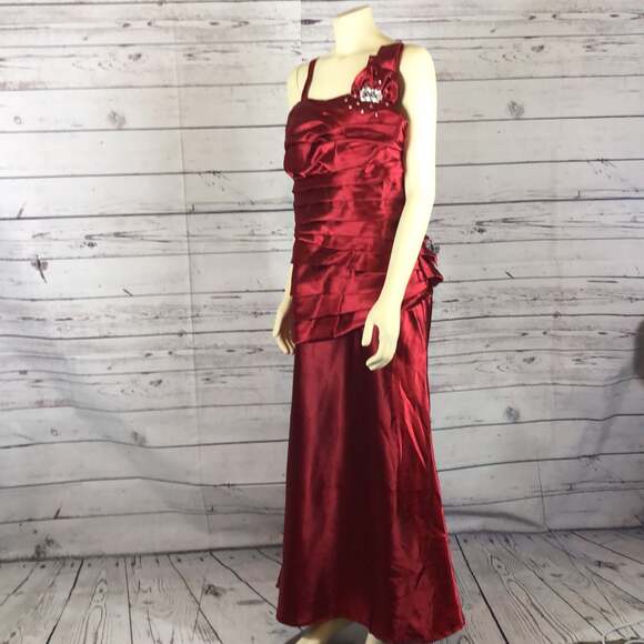 NWT Cindy Collection style 1230 in red sleeveless ruched jewelled size 2 XL - Picture 10 of 12